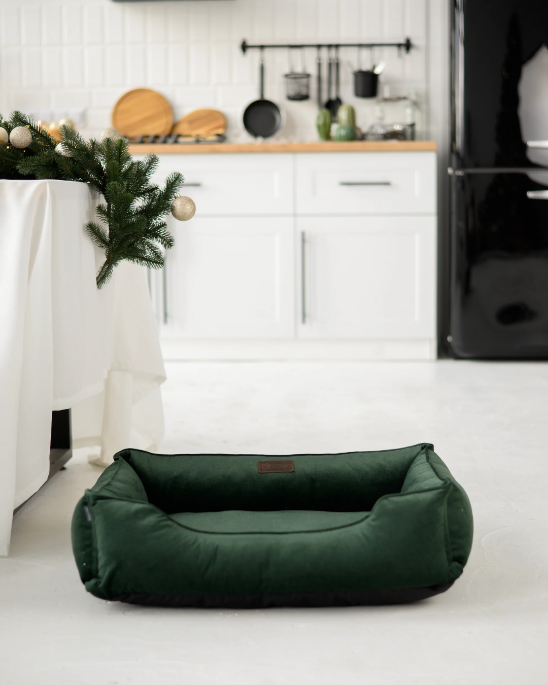 Chester & Lee | Classic Velvet Sleeper Dog Bed Green