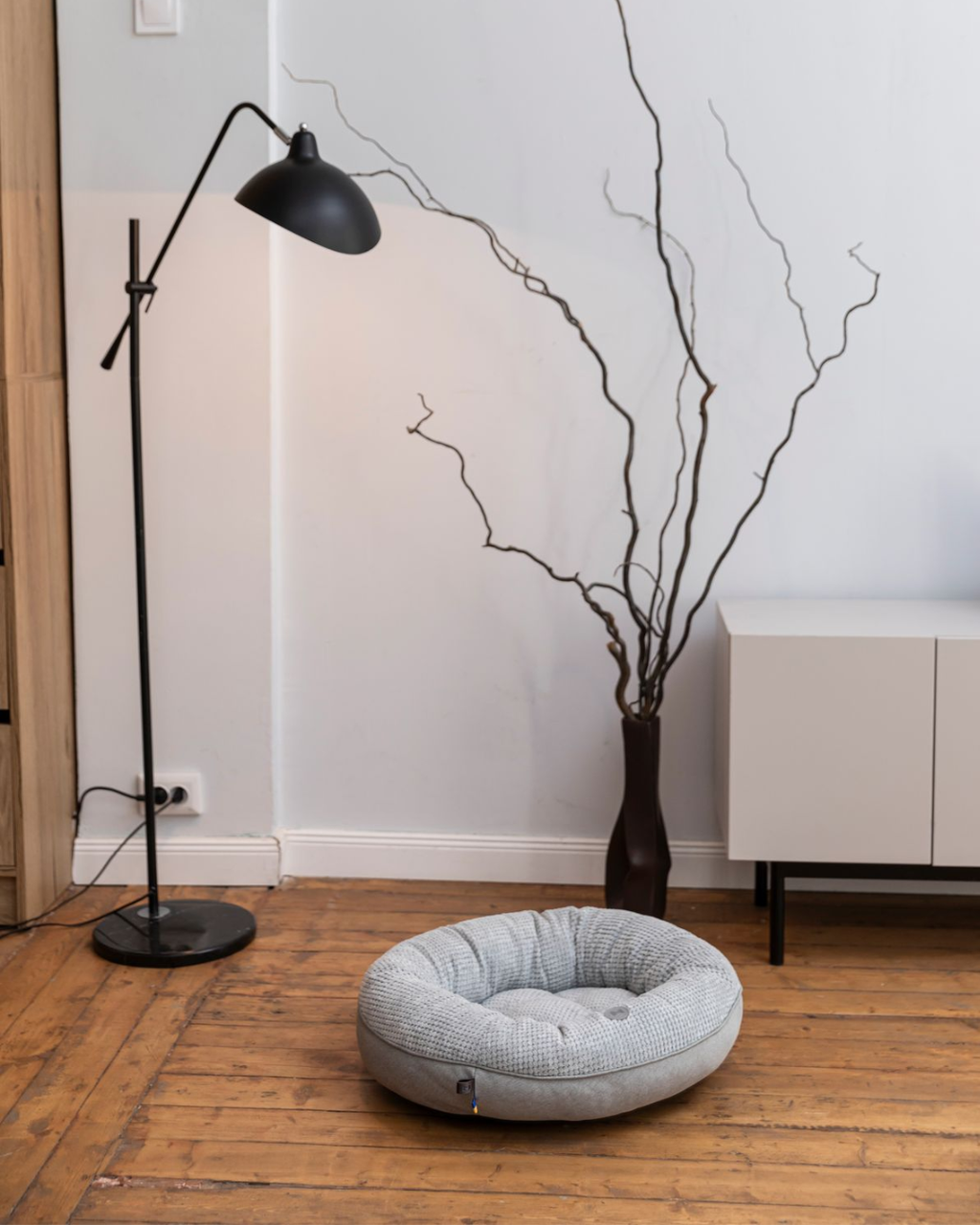 Chester & Lee | Moonlight Gray Donut Dog Bed
