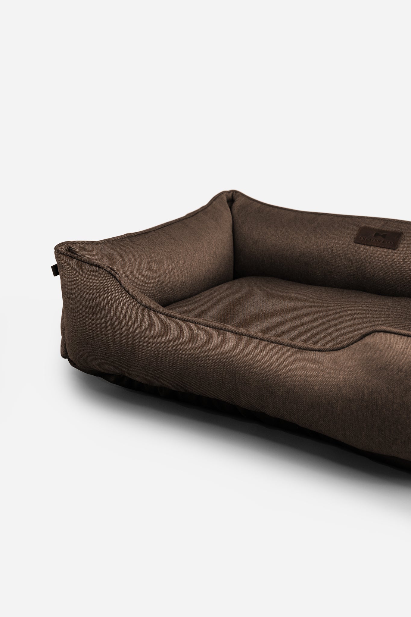 Chester & Lee | Cotton Sleeper Dog Bed Brown